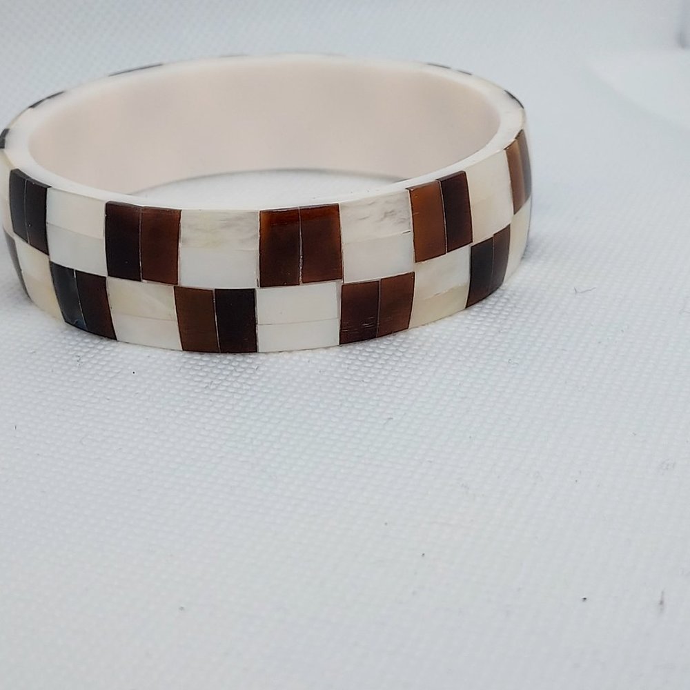 Shell Inlay with White Resin Cuff Bangle Bracelet (7.50 In)